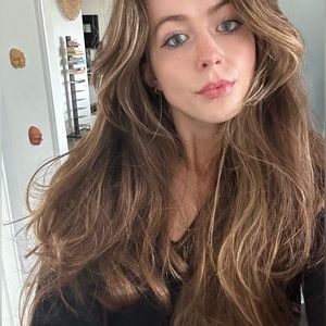Hi there, I’m Bella :) Welcome to my closet!